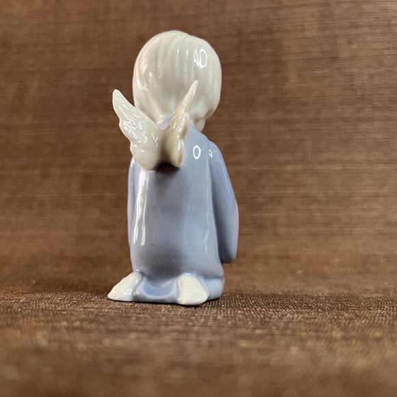 Vintage Praying Angel Figurines – Blue & White Ceramic Boy & Girl – Japan VTG - Picture 5 of 16